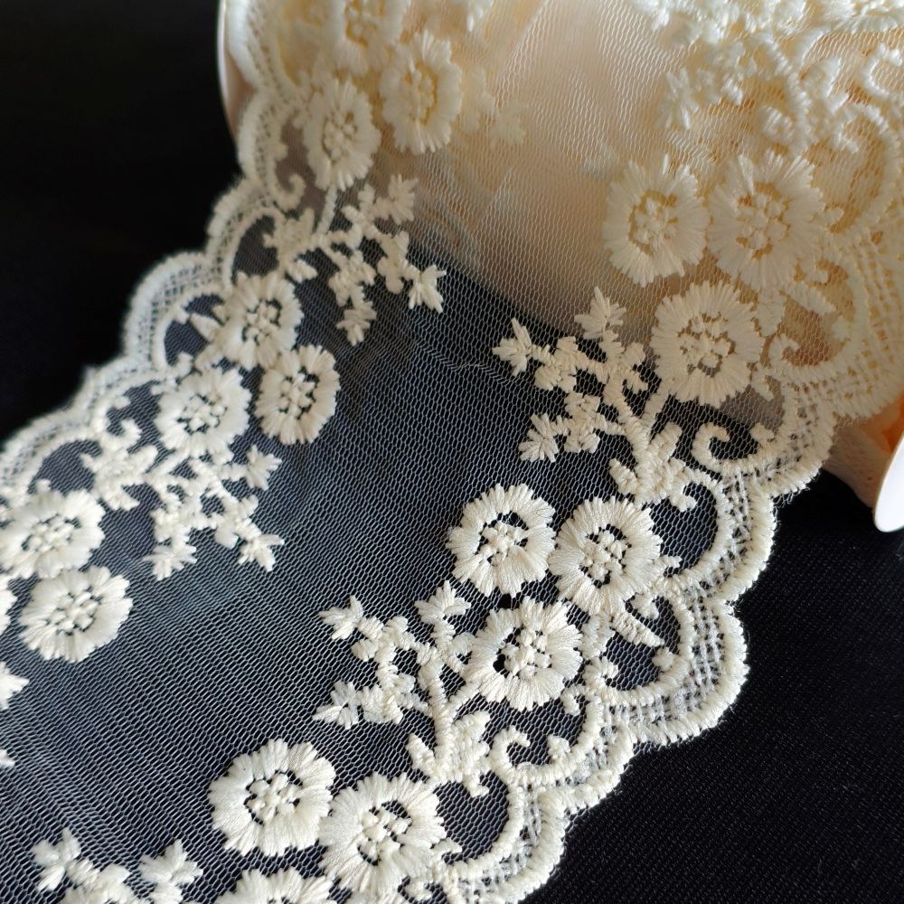 133mm Creamy white daisy wave fabric cotton lace