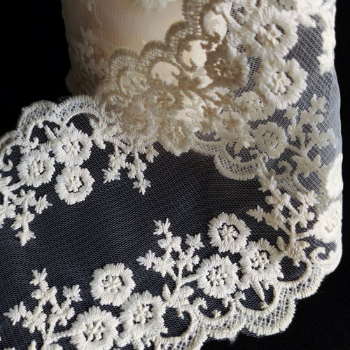 133mm Creamy white daisy wave fabric cotton lace